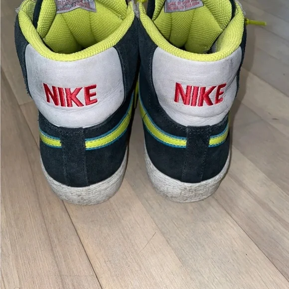 Nike Sb blazer high Ms. Pac-Man rare size 9 navy volt yellow